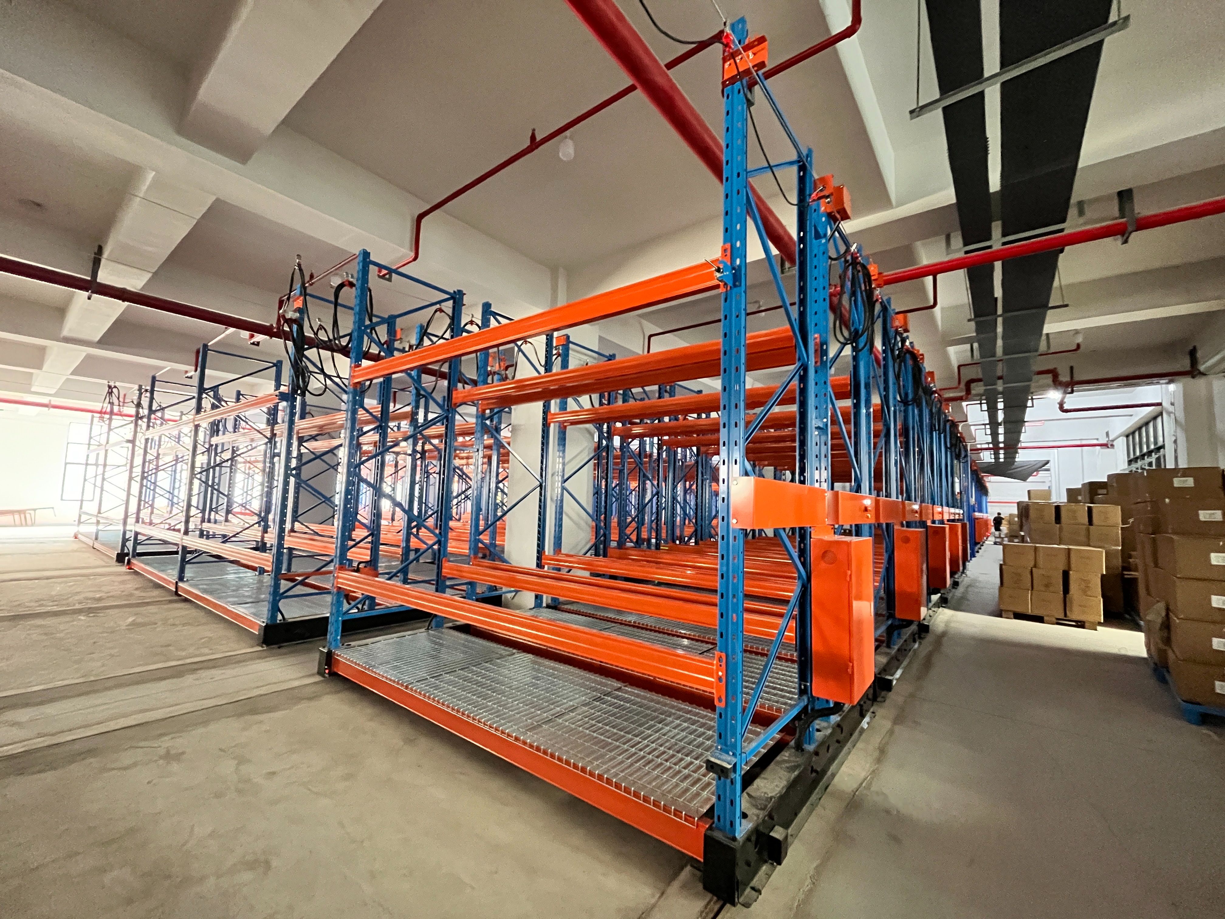 mobile racking system (2)