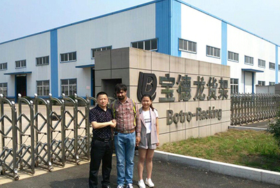 Group photo with partners of racking systems and hanging racks4